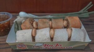 Lumpia Lezat Semarang yang Jadi Oleh-Oleh Favorit Wisatawan