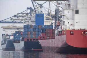 Tarif laut naik 50%, eksportir tetap lakukan pengiriman