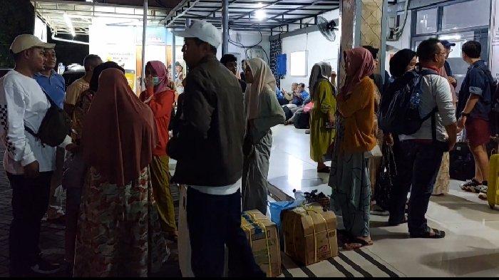 Puncak arus balik Lebaran 2026 Stasiun Malang dipadati ribuan penumpang