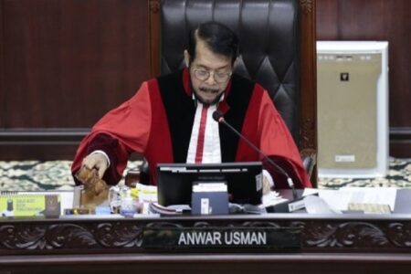 Mahkamah Konstitusi: Penjaga Konstitusi atau Alat Politik?