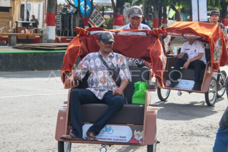 Pemkot Blitar Serahkan 200 Becak Listrik dari Presiden Prabowo ke Warga