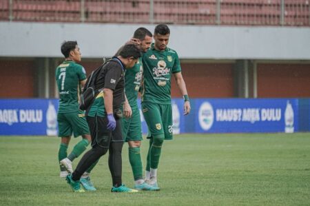 Kabar Buruk! Persebaya Kehilangan 4 Bintang Jelang Lawan PSM di GBT