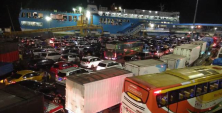 Warga Kritik Sistem E-Money di Portal Karangkates, Antrean Pemudik Mengular