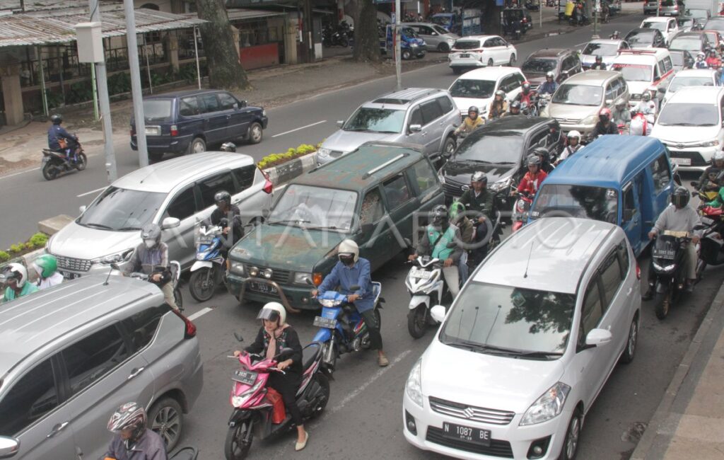 Arus Mudik Malang Turun Jelang Lebaran, Kendaraan Berkurang 6.253, Karanglo Masih Macet
