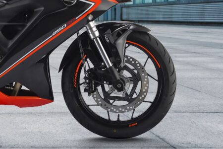 Nyali Besar! QJ MOTOR SRK250 RA Jadi Monster Karbon Paling Ikonik!