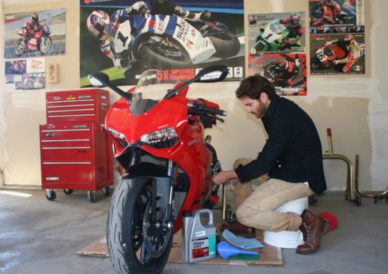 Tips memulihkan performa motor kesayangan pasca-Lebaran, ganti oli dan cek kondisi ban