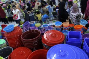 Podkesmas Nostalgia Surabaya: Kenangan Kuliner dan Tradisi Belanja Lebaran Omesh-Hesti