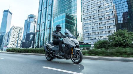 Yamaha TMAX Tech MAX: 24 km/L, Sangat Hemat!