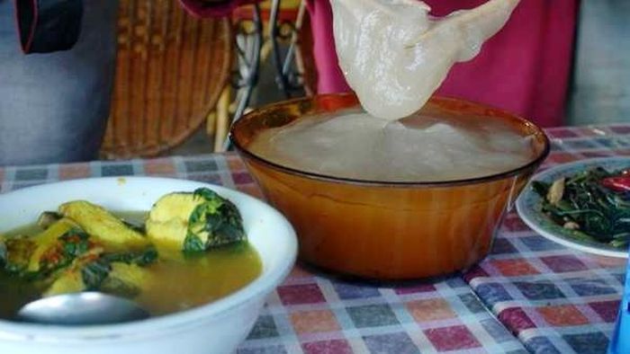 Mencicipi Papeda dan Ikan Cakalang di Kedai Rasta, Kuliner Timur yang Meledak di Bandung