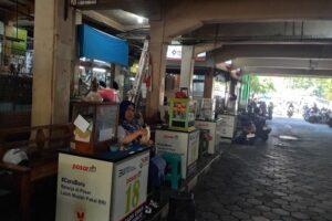 Harga plastik melonjak, pedagang Pasar Beringharjo ajak pelanggan bawa tas sendiri