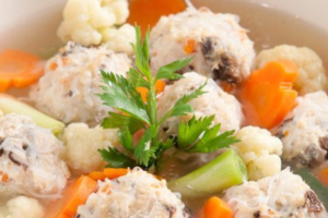 Resep Sup Bakso Ayam Segar untuk Ibu Hamil