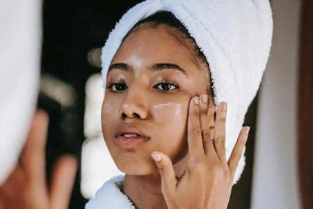7 cara menghilangkan bruntusan dari skincare