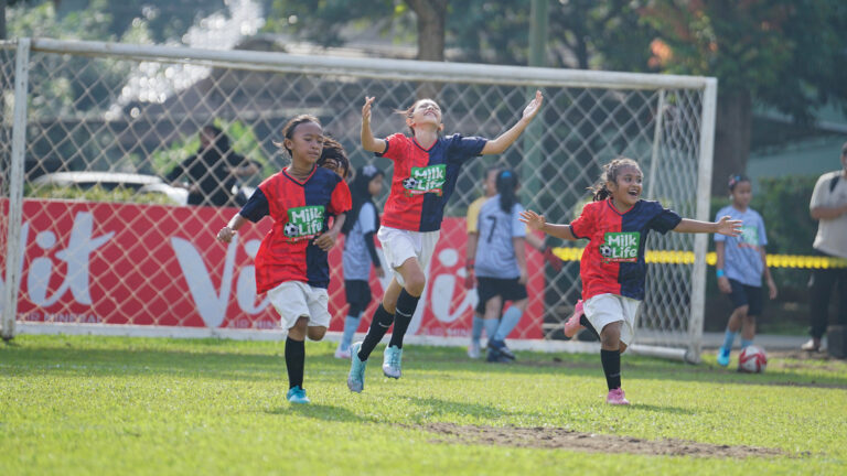 PSSI Awards: MilkLife Soccer Challenge Dinobatkan sebagai Grasstrack Terbaik