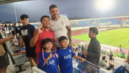 Berita Arema FC Terkini: Reuni Emosional Arthur Cunha dan Rahasia Tahan Serangan Sayuri CS