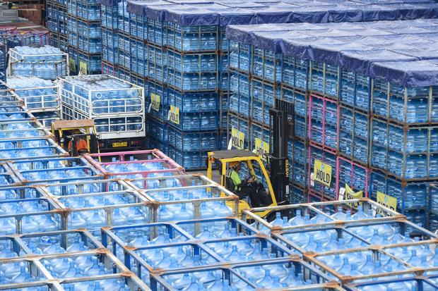 Harga air kemasan bisa melonjak 45% akibat kenaikan harga plastik