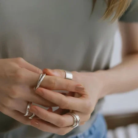 7 Aksesoris untuk Tambah Gaya Outfitmu