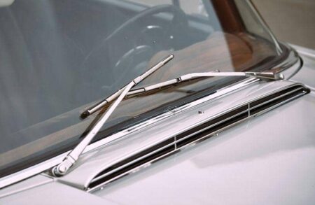 Mengapa Air Wiper Tidak Keluar? 7 Penyebab dan Solusinya