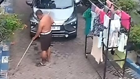 Kakek Sidoarjo Tutup Jalan untuk Cucu, Bukan Fasilitas Umum