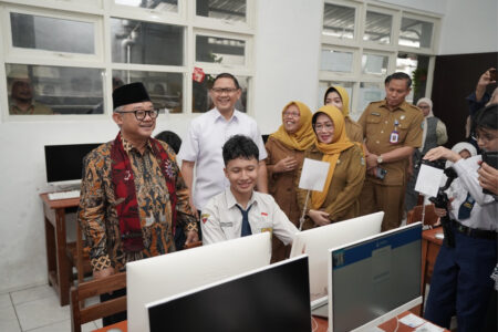 Penghargaan untuk Semangat Siswa Surabaya