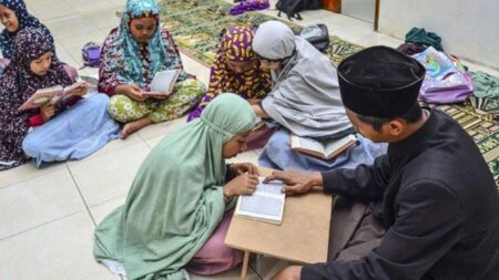 Manfaat Membaca Surat Al-Kahfi di Hari Jumat, Ayo Lakukan!