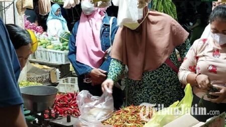 Harga plastik melonjak, pedagang dan PKL Lamongan terjepit, kini tembus Rp36 ribu