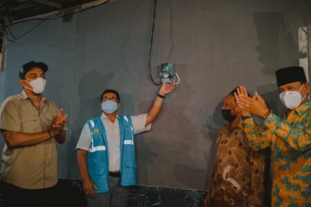 DPR Pantau Pembangunan Listrik Desa di Landak, Warga Saga Nikmati Listrik PLN