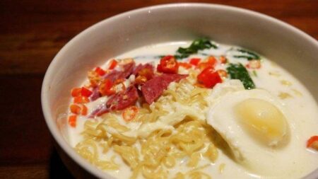 4 Kesalahan Memasak Mie Instan yang Berbahaya bagi Kesehatan