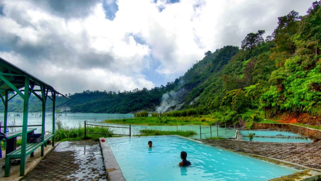 Hanya Cantik, 7 Kolam Air Panas Garut Ini Ideal untuk Relaksasi!