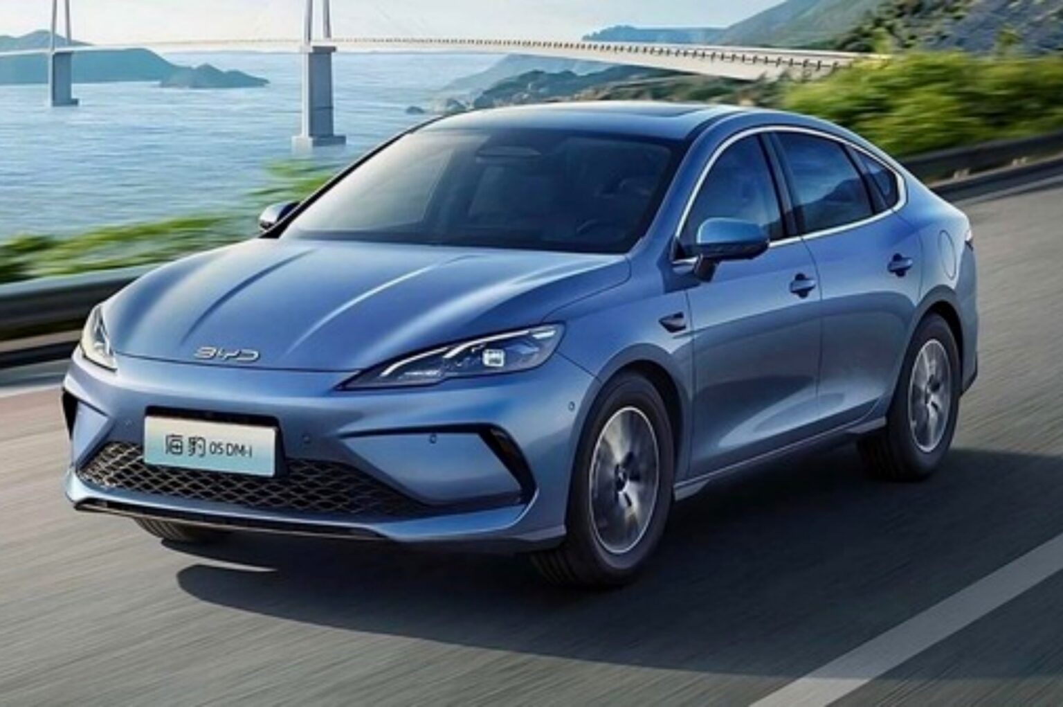 Harga Terjangkau, Mobil Hybrid BYD Sealion 05 DM-i Tampil Canggih