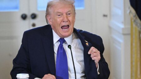 Iran ajukan 14 syarat damai, Trump ragu dan ancam serangan lanjut