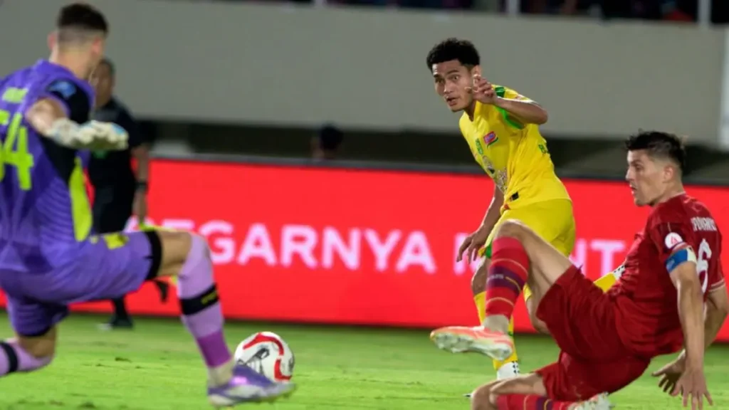 Bernardo Tavares Berdiri! Puji Semangat Ichsas, Dimas, dan Tata Saat Persebaya Dilanda Cedera