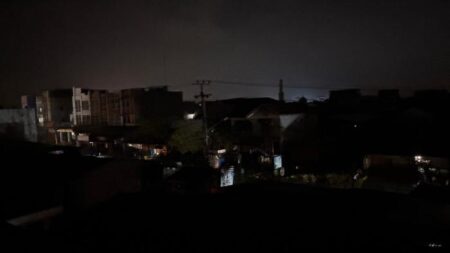 Tips menghadapi pemadaman listrik akibat blackout dengan aman