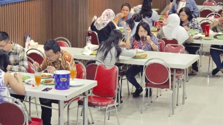 Restoran favorit pekerja kantoran, 5 tempat makan hits di Sudirman Jakarta