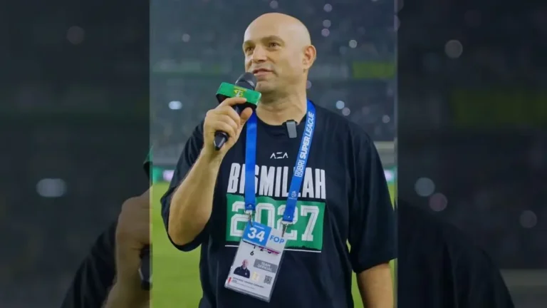 Bismillah 2027! Kaos Bernardo Tavares Menggebrak Harapan Bonek di Markas Persebaya Surabaya