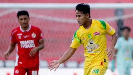 Toni Firmansyah Minta Persebaya Tetap Rendah Hati Usai Cetak 7 Gol di Padang