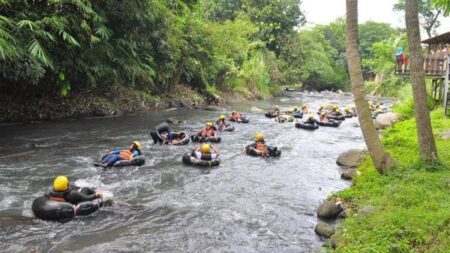 Klaten Menawarkan Wisata Outbond dengan River Tubing Hanya Rp45 Ribu