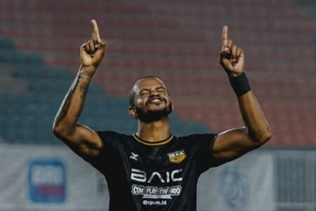 Breaking News! Persebaya Surabaya Rekrut Alex Martins, Bernardo Tavares Dapat Mesin Gol Baru