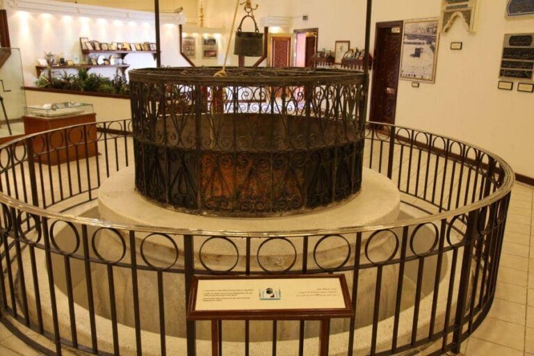 Sejarah air zamzam, yang mengalir deras di bawah jejak kaki Ismail