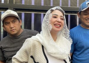 Dewi Perssik Kembali Kuliah, Pilih Psikologi Jadi Ibu Lebih Baik