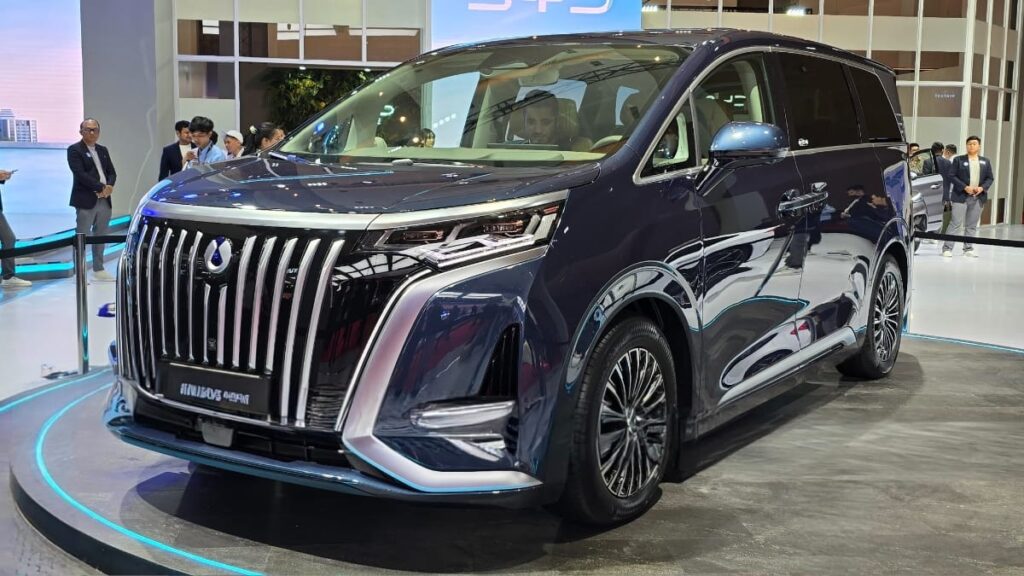 BYD Denza D9 2026 resmi dijual, MPV listrik mewah dengan fast charging super cepat