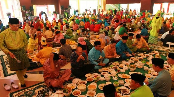 Bukan Hanya Makan Bersama, Saprahan Jadi Simbol Kolaborasi Ekonomi