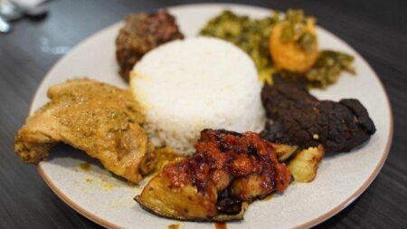 Nasi Padang lezat Rp10 ribu di Solo untuk makan siang