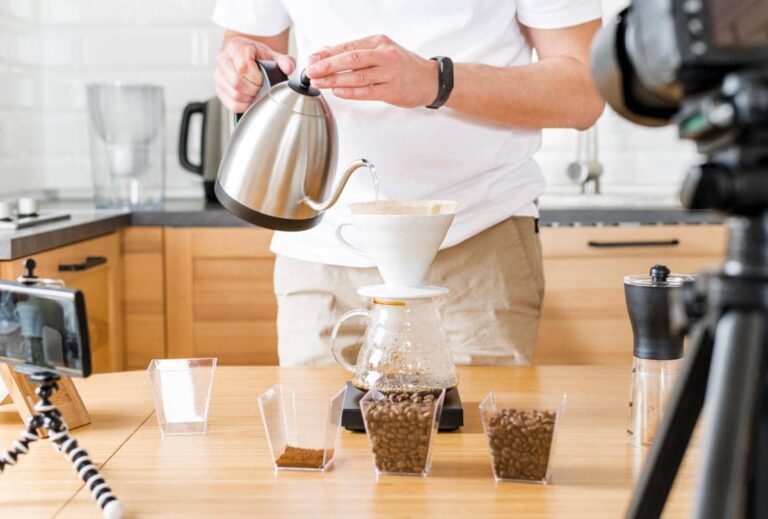 Amankah Minum Kopi Saat Konsumsi Obat Kolesterol? Ini Fakta Penting!