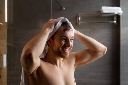 4 Tips Perawatan Rambut untuk Pria Pecinta Padel, Tetap Gaya!