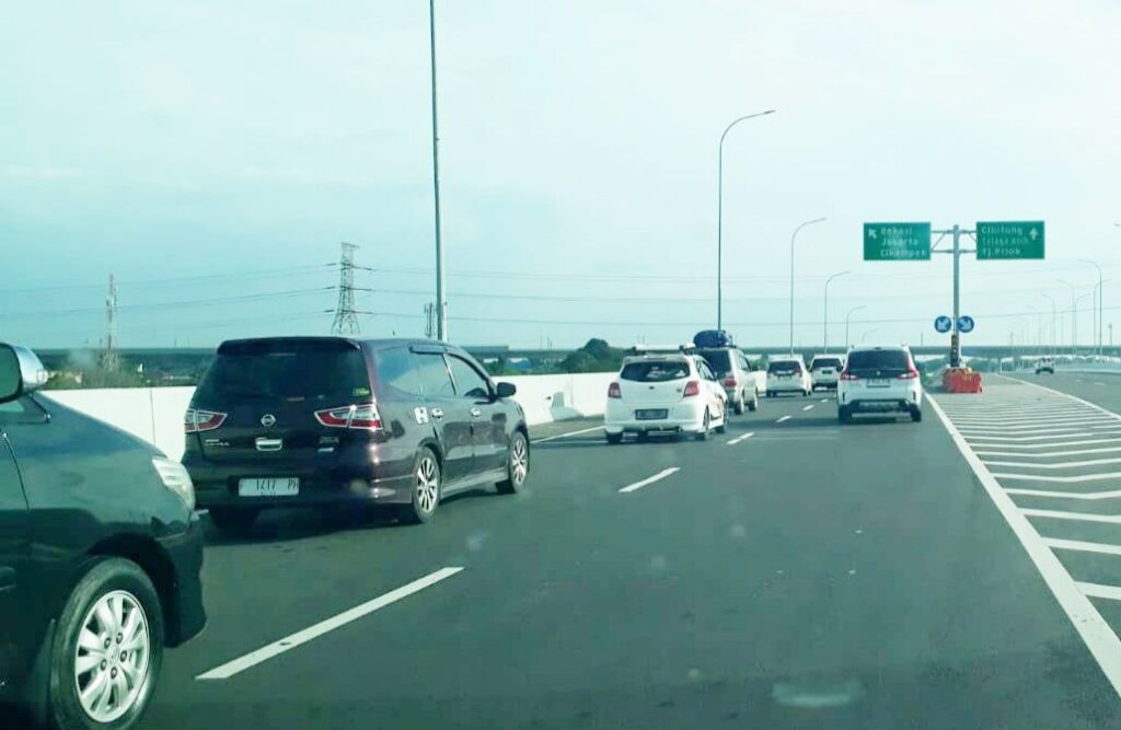 Mengapa Mobil Pelat Luar Kota Sering Melanggar Aturan? Ini Penjelasan dan Tipsnya
