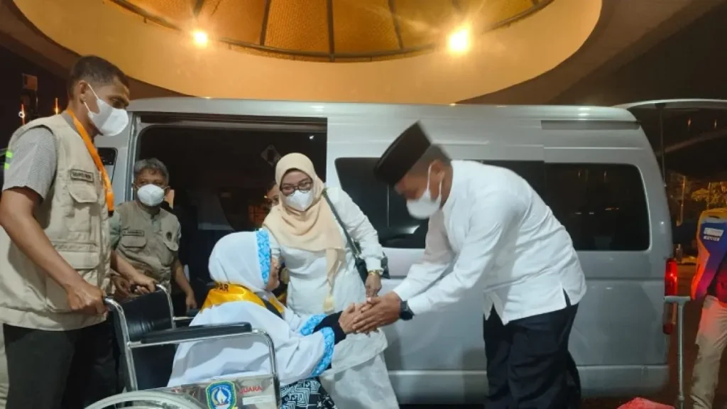 432 Jemaah Haji Kampar Tiba di Tanah Air, Ahmad Yuzar Sambut Langsung di Batam