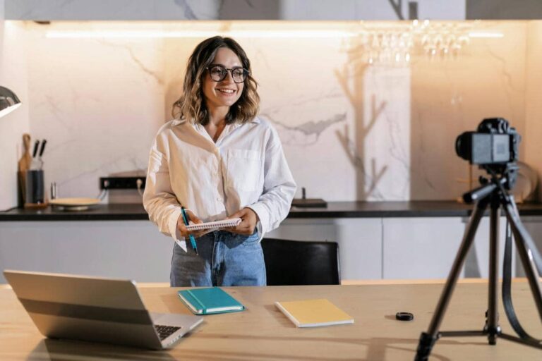 10 Bisnis Digital Fleksibel untuk Ibu Rumah Tangga