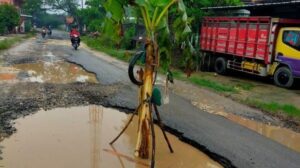 Debat Jalan Rusak, Kemen PU Salurkan Rp2,9 Triliun untuk Inpres Jalan Daerah