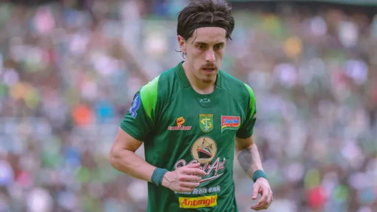 Jersey Persebaya Francisco Rivera Lelang Rp5,5 Juta, Kisah Mengharukan di Baliknya