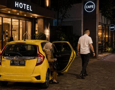 Dugaan Pelanggaran Disiplin. Siapa Pria Tampan Keluar Hotel Bareng Pejabat Pemkab Malang? (Bag.1)